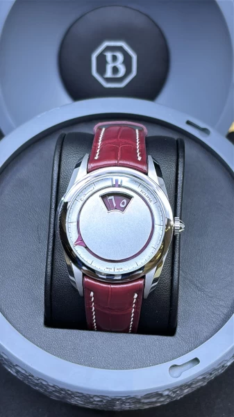 ساعة بدع لمتد قطر اديشن