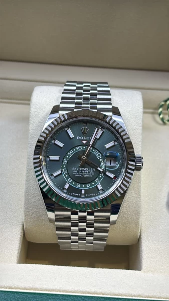 Rolex Sky-Dweller Jubilee - Men