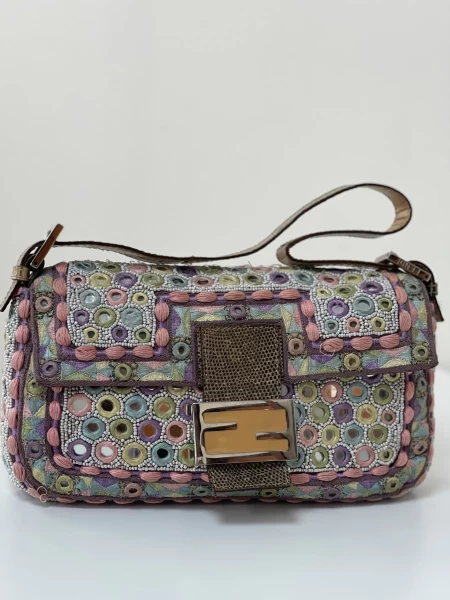 Fendi Elaphe مرآة سبيكيتي مطرزة إعادة إصدار باجيت متعدد الألوان