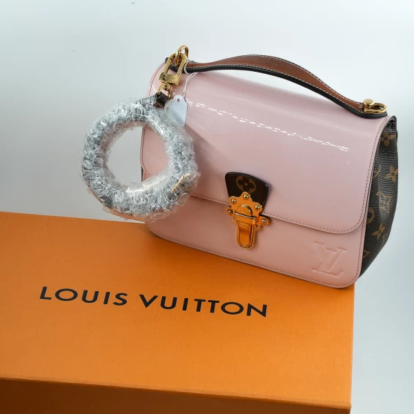 Louis Vuitton Monogram Handbag in Pink Patent Leather