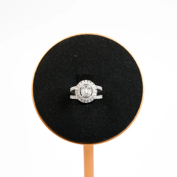 Women's Diamond Ring