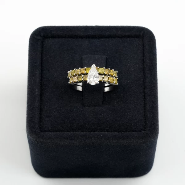 Twin Rings with Diamond