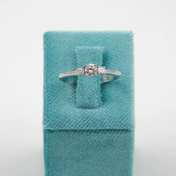 Women’s Gold Diamond Ring