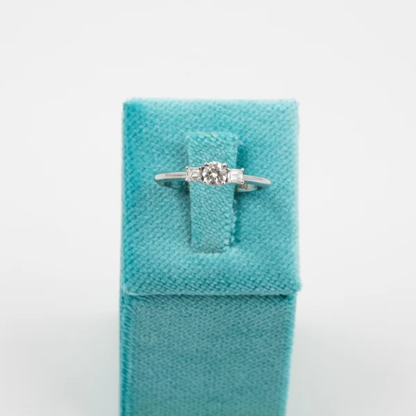 Women’s Gold Diamond Ring